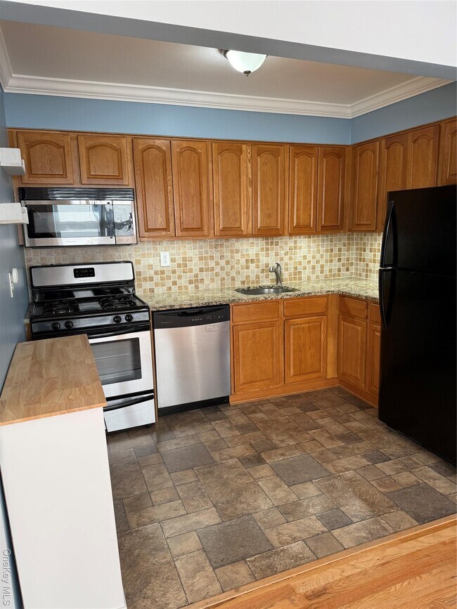 Building Photo - 221 N Middletown Rd