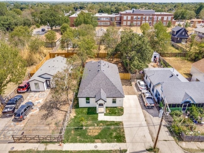 Building Photo - 4220 Hamilton Ave