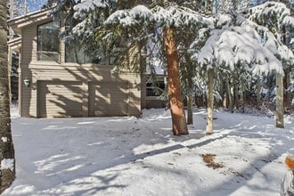 Building Photo - 645 Sneaky Ln