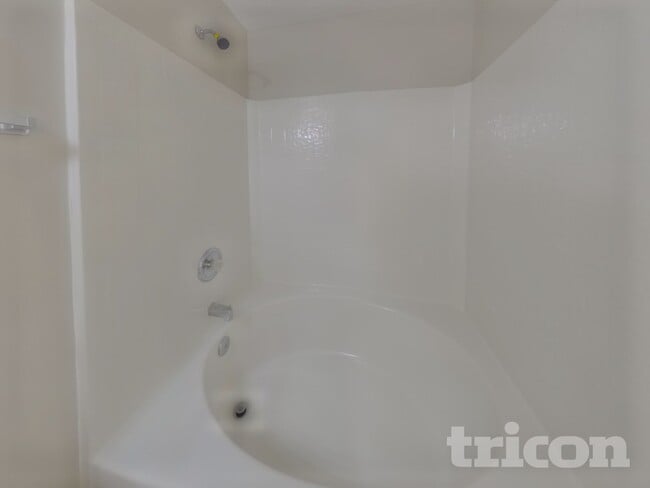 Building Photo - 2918 Brekonridge Centre Dr