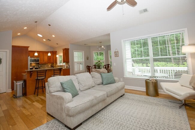 Building Photo - 5 Kemper Woods Ct