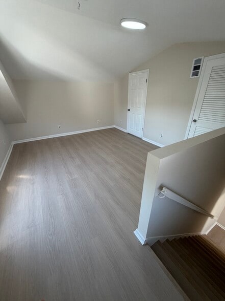 Building Photo - 9 Hobart Pl