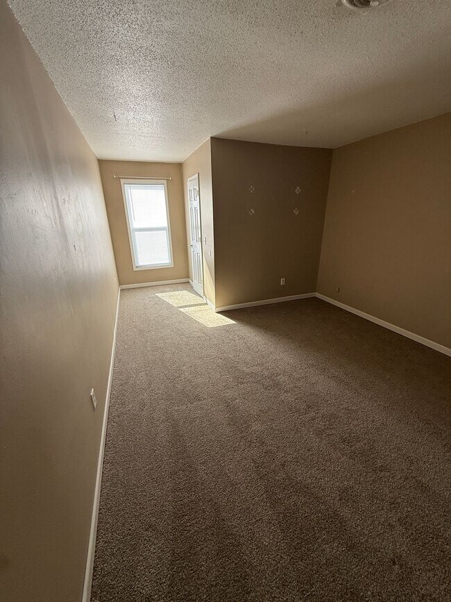 Building Photo - 422/424 N 8th Street