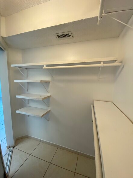 Building Photo - 2510 SE 20th Pl