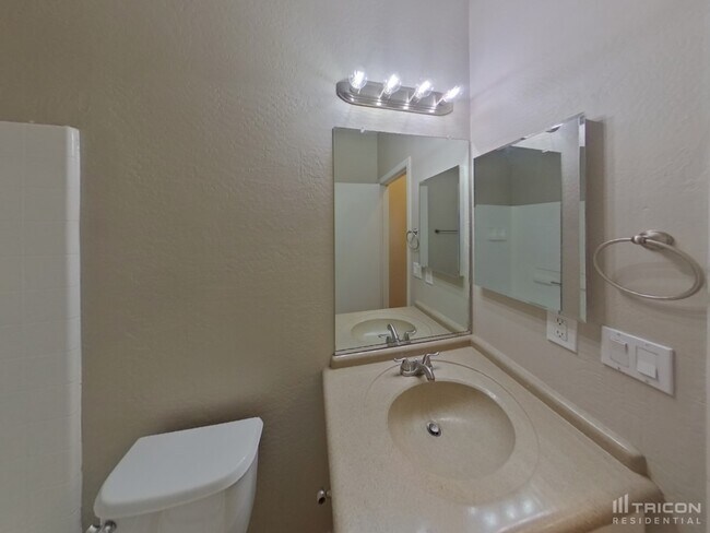 Building Photo - 9015 W Gibson Ln