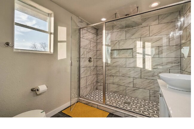 Master suite - 127 Loy Dr