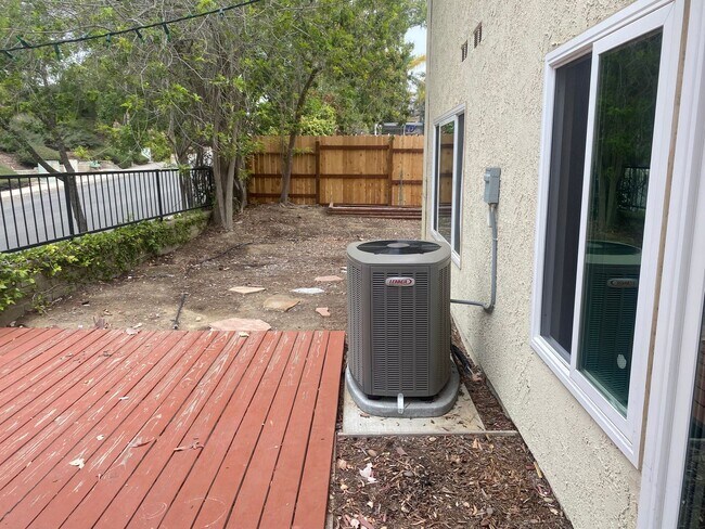 Building Photo - Mission Oaks