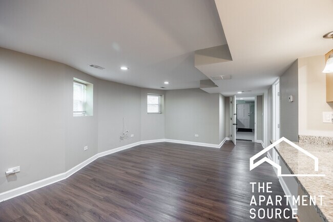 Building Photo - 2118 N Avers Ave