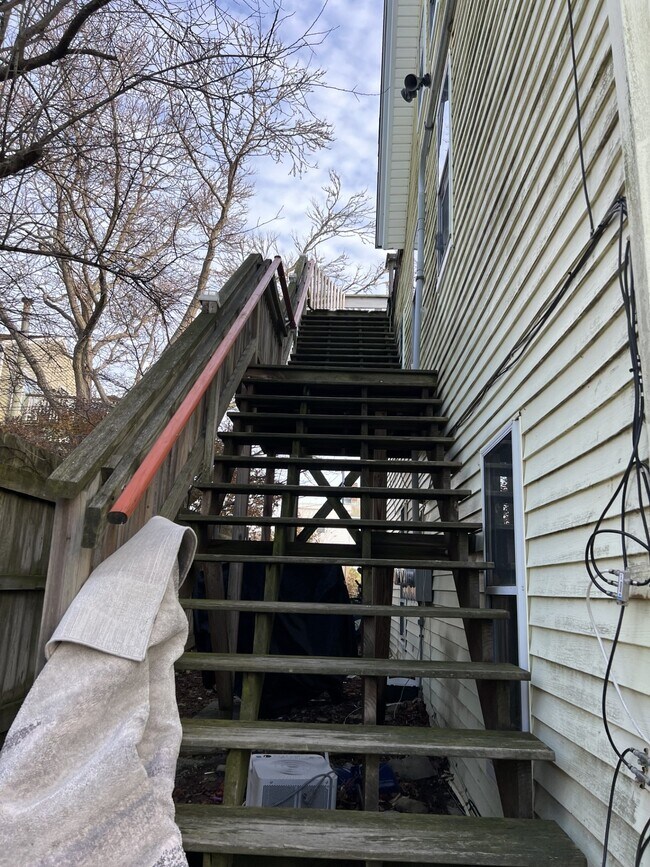Building Photo - 49R Siren St