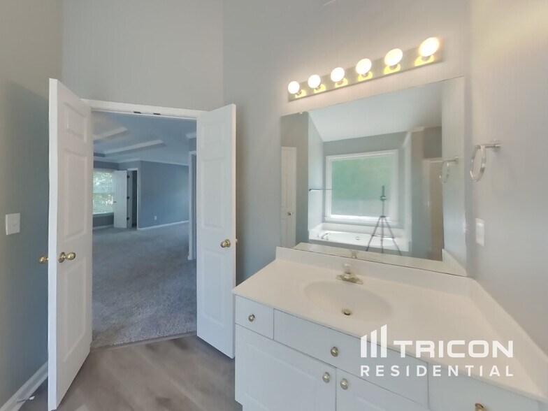 Building Photo - 1315 Bridle Path Dr