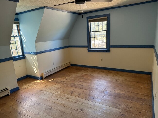 Building Photo - 3 Bedroom, 2.5 Bathroom Home in Cedar Crest