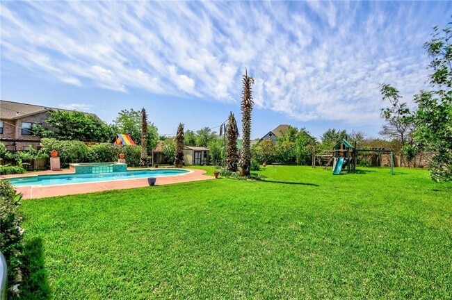 Building Photo - 2315 Little Tree Bend