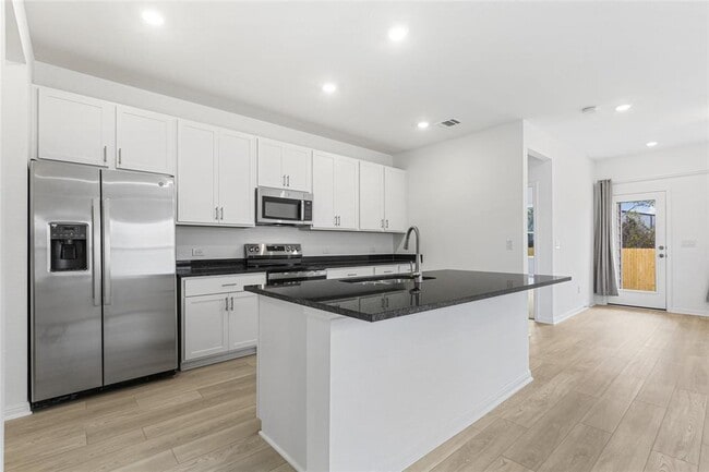 Building Photo - 701 Unakite Trl