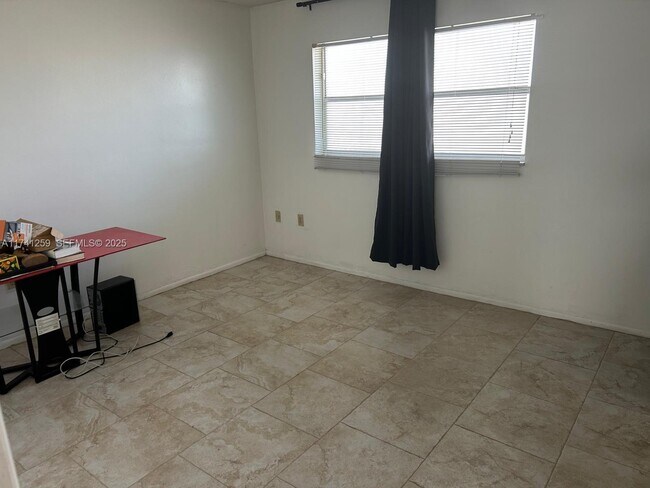 Building Photo - 3750 NE 170th St