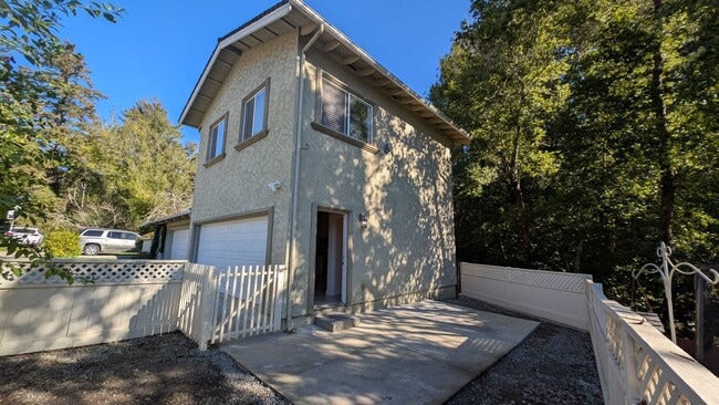 Building Photo - 112 Bethany Dr