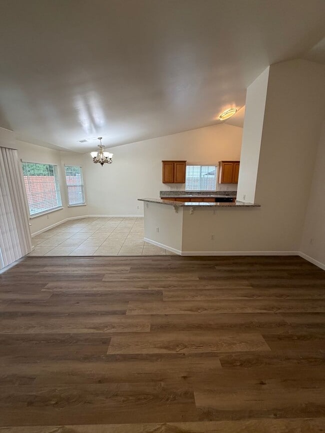 Building Photo - Sanger home
