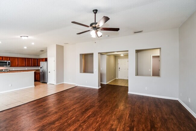 Building Photo - 2285 Brian Lakes Dr E