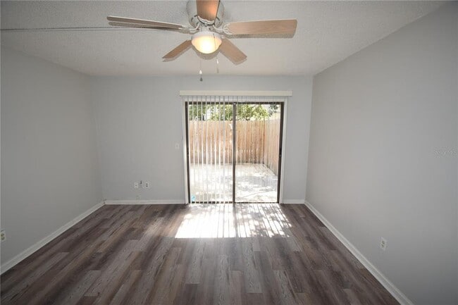 Building Photo - 1821 Crystal Grove Dr