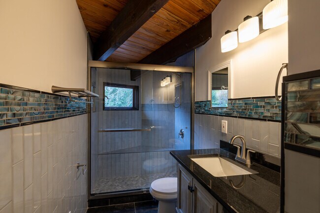 Building Photo - 1240 E Donges Ct