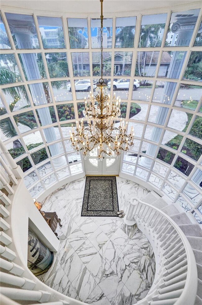 Building Photo - 2889 NE 35th St