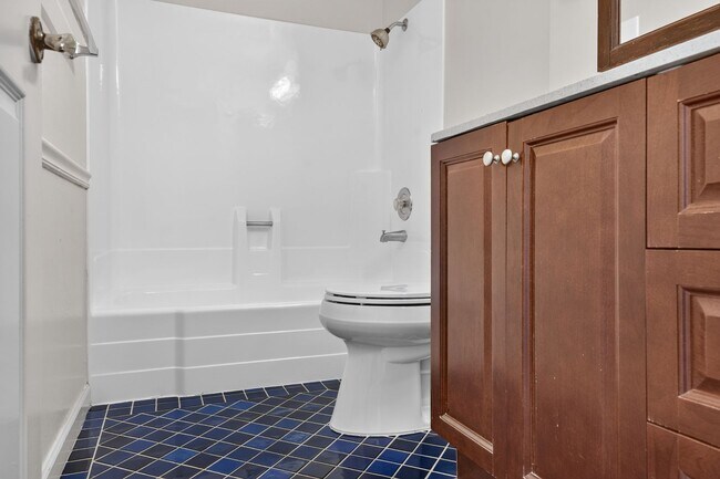 Building Photo - Beautifully Updated 2BR Condo with New Appliances & Community Pool
