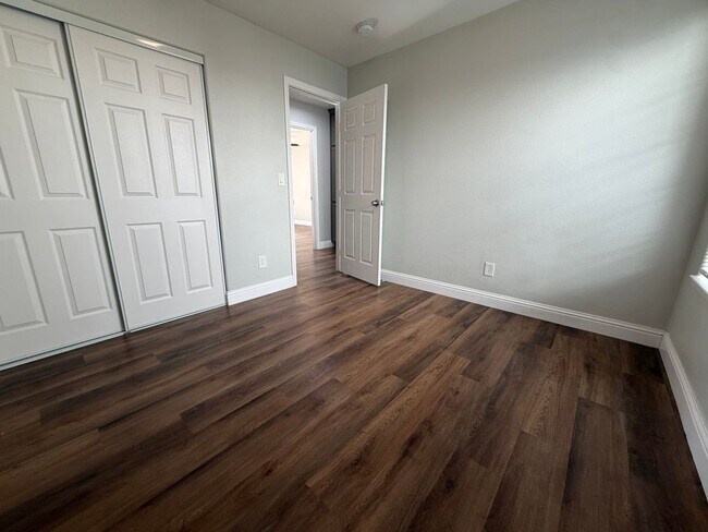 Building Photo - 8267 Moorhaven Way