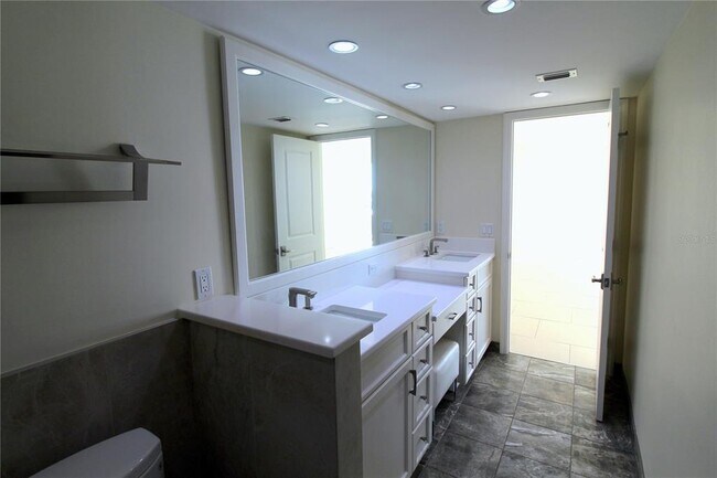 Building Photo - 988 Blvd of the Arts