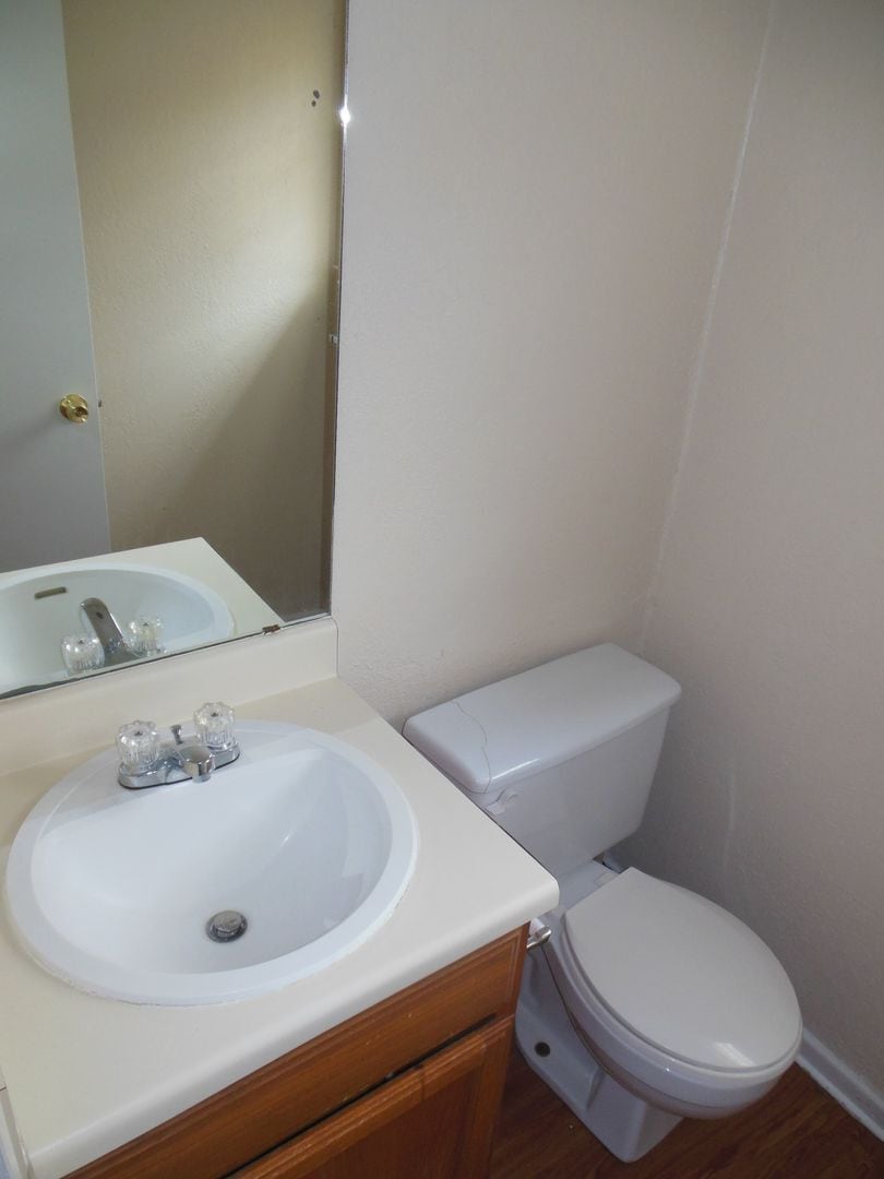 Building Photo - 1701 Cedarview Cir