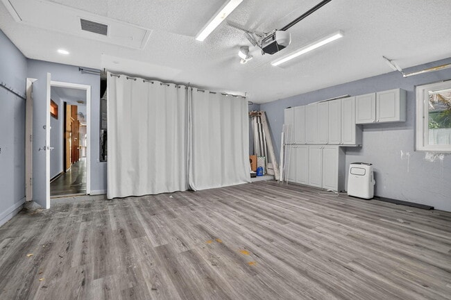 Building Photo - 7813 Kenway Pl W