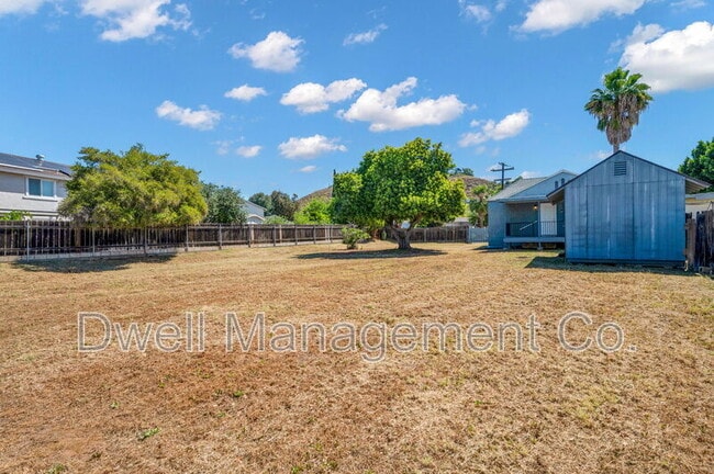 Building Photo - 1430 Diamond Ln