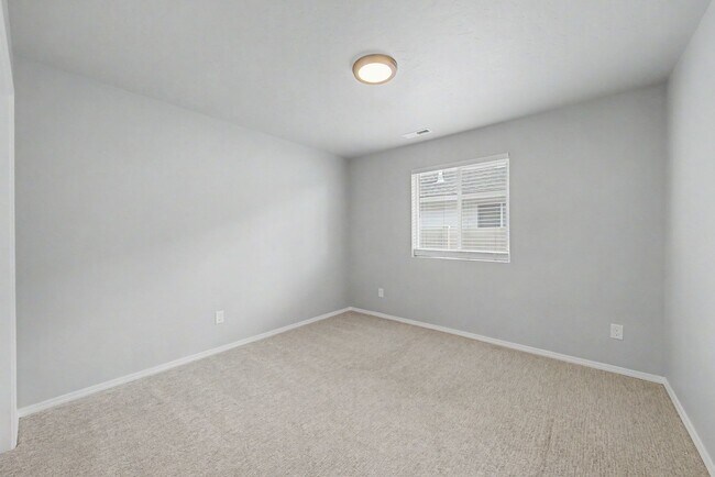 Building Photo - Charming Single-Level South Meridian