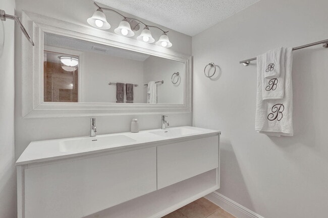 Building Photo - 12641 Westhampton Cir