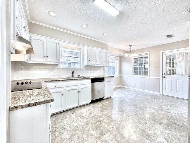 Building Photo - Beautiful Sherwood Oaks 3BR/2BA Home With Patio, Carport & Security Features!