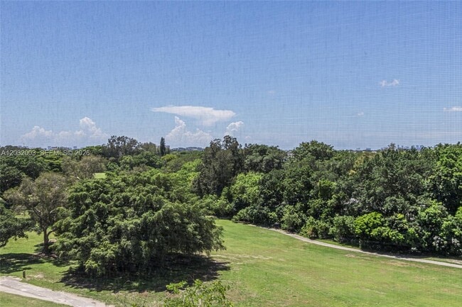 Building Photo - 3150 N Palm Aire Dr