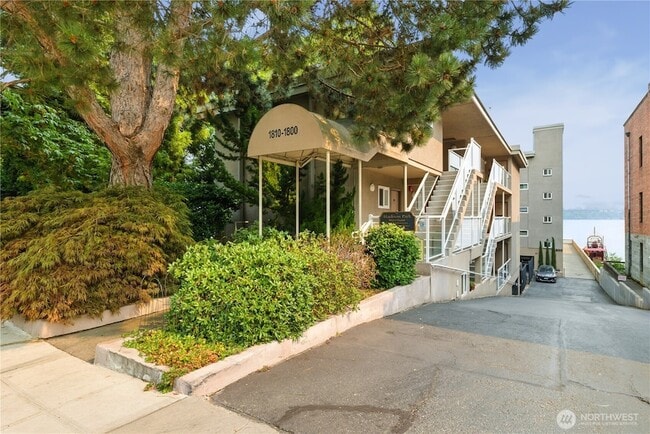 Building Photo - 1810 43rd Ave E