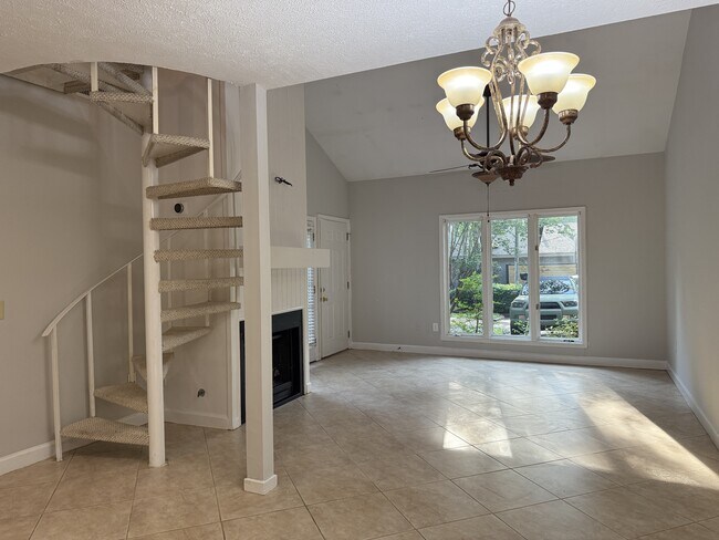 Building Photo - 200 Woodgreen Dr