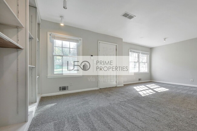 Building Photo - 3168 Bluebird Ln