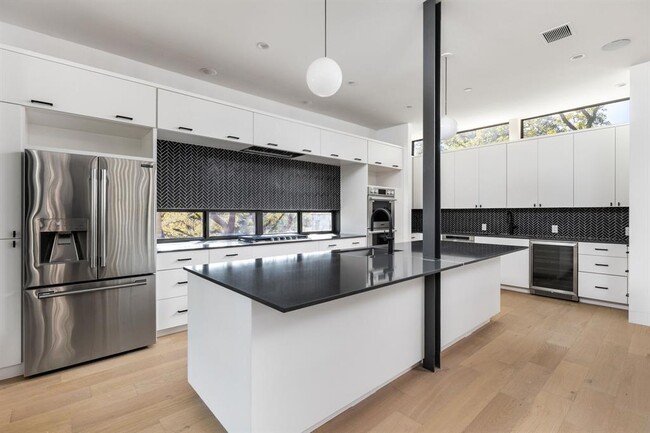 Building Photo - 1603 Chelsea Ln