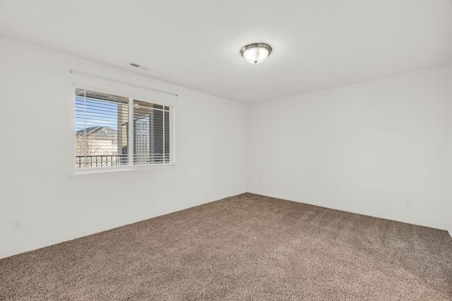 Building Photo - 3561-3585 E Rock Creek Rd