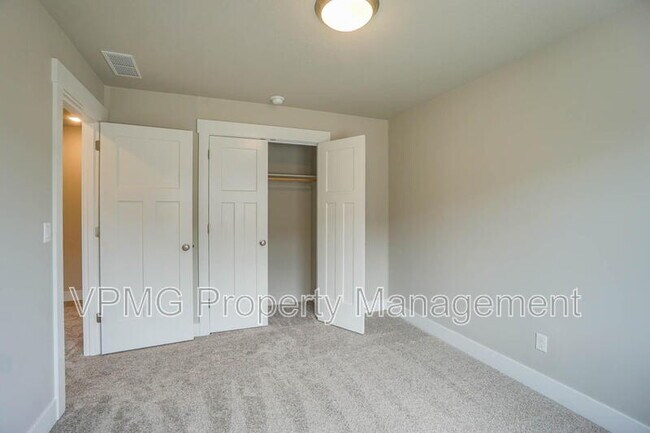 Building Photo - 2347 E Otter Lp