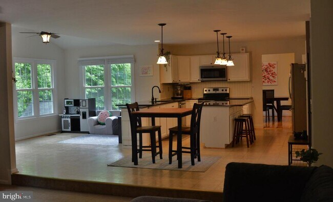 Building Photo - 18 Willow Glen Ct