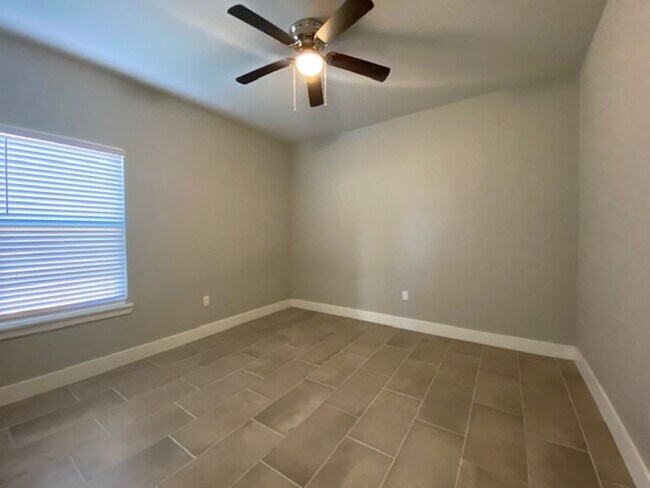 Building Photo - 3806 Negin Dr