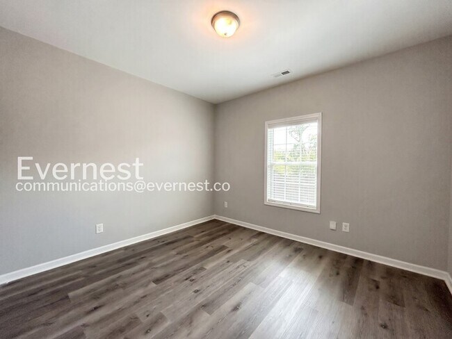 Building Photo - Limited Time Special Offer / 3 Bed/2 Bath Home with Garage / Pet-Friendly / Vouchers Accepted / A...