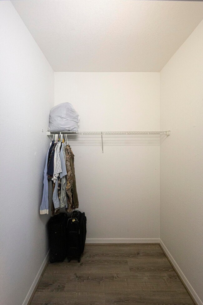 Building Photo - 1864 S Dovetail Dr