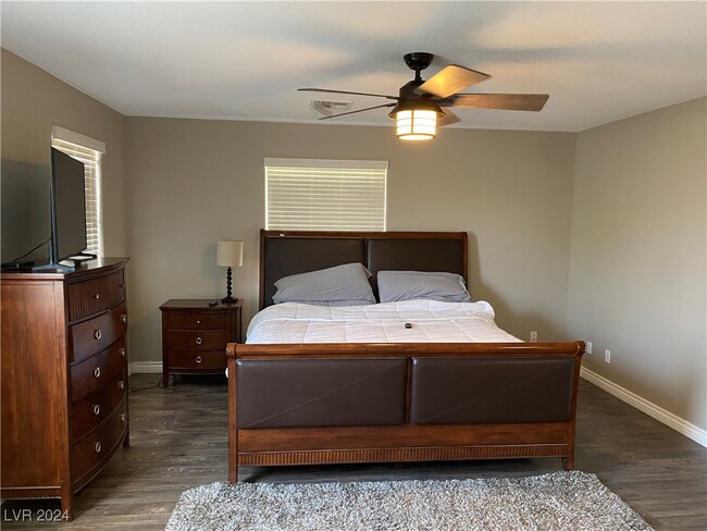 Building Photo - 1005 E McKnight Ave