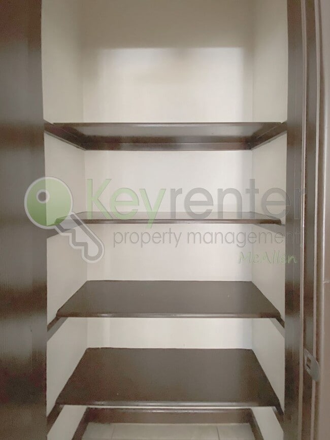 Building Photo - 2B/2.5B Townhome in gated community now available in Mcallen TX ( Jackson & Nolana )