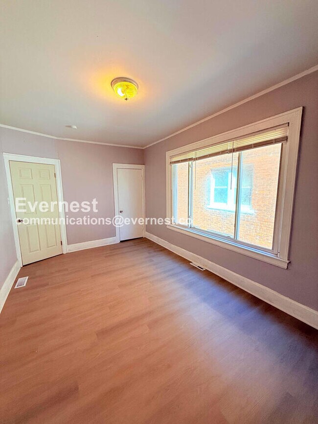 Building Photo - 2302 Hazelwood St