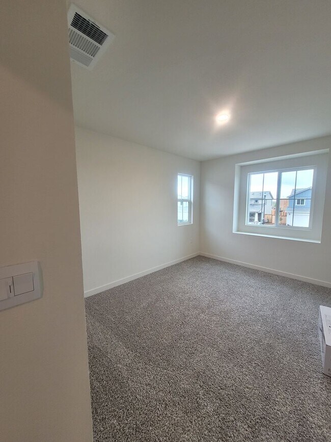 Building Photo - Brand new home in Roseville