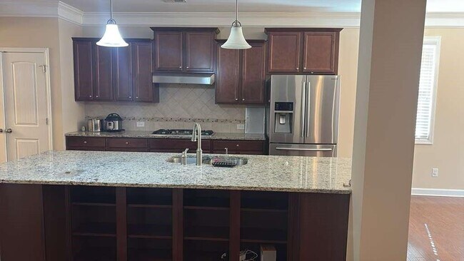 Building Photo - 4430 Sanderling St