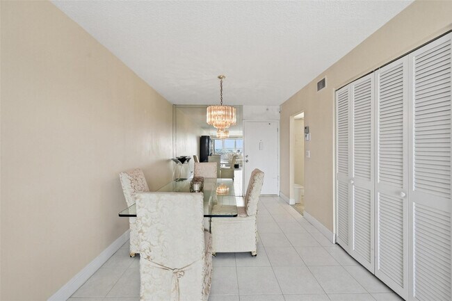 Building Photo - 405 N Ocean Blvd